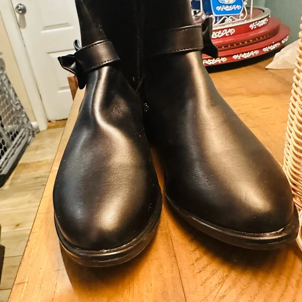 Juicy Couture - Girls Boots Black Zip Up 12” Tall Bow & Logo Size 5